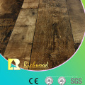 Suelo laminado en V acanalado resistente al agua en relieve E1 HDF AC4 comercial